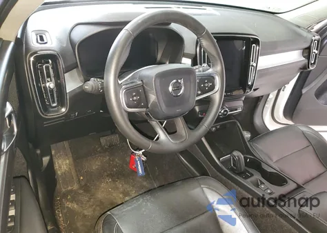 2019 Volvo Xc40 T5 Momentum z USA, uszkodzony, nr VIN YV4162UK1K2047858